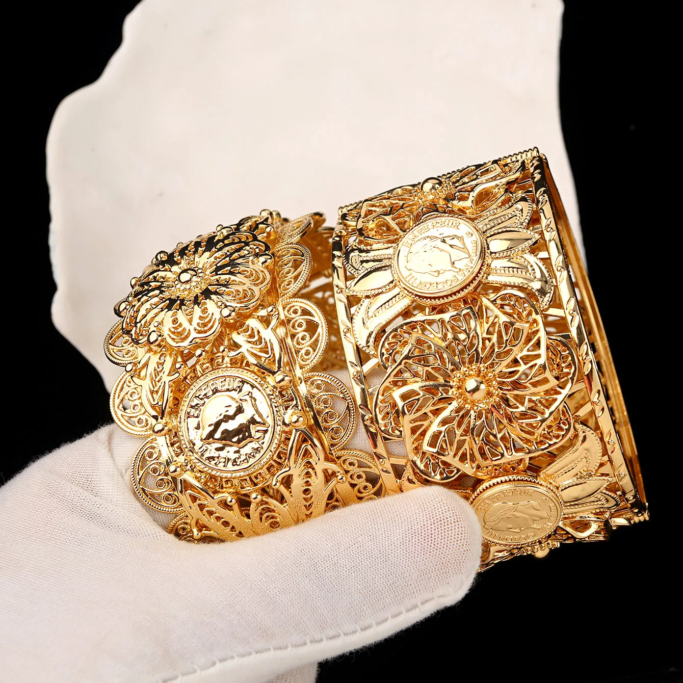 Algerian Bridal Hand Bangles Gold Plated Luxury Arabic Wedding Jewelry Napoleon Coin Side Open Bracelet Motherday Gifts
Algerian Bridal Hand Bangles Gold Plated Luxury Arabic Wedding Jewelry Napoleon Coin Side Open Bracelet Motherday Gifts