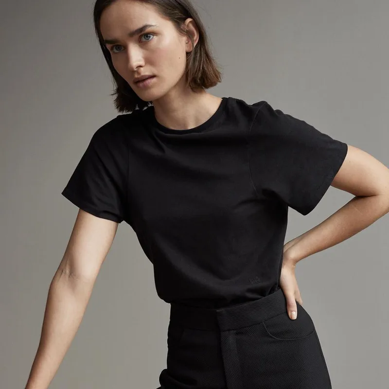 Футболка женская Базовая Универсальная с круглым вырезом и коротким рукавом
Футболка женская Базовая Универсальная с круглым вырезом и коротким рукавом