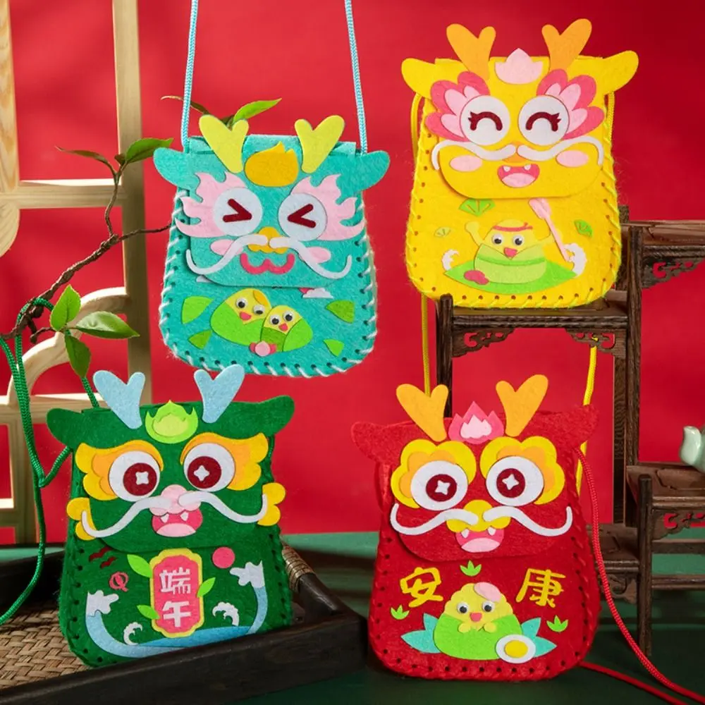 Dragon Pattern Non-woven Fabric Hnadbag Antique Style with Hanging Rope Dragon Boat Festival Crafts Chinese Style DIY Toy
Dragon Pattern Non-woven Fabric Hnadbag Antique Style with Hanging Rope Dragon Boat Festival Crafts Chinese Style DIY Toy