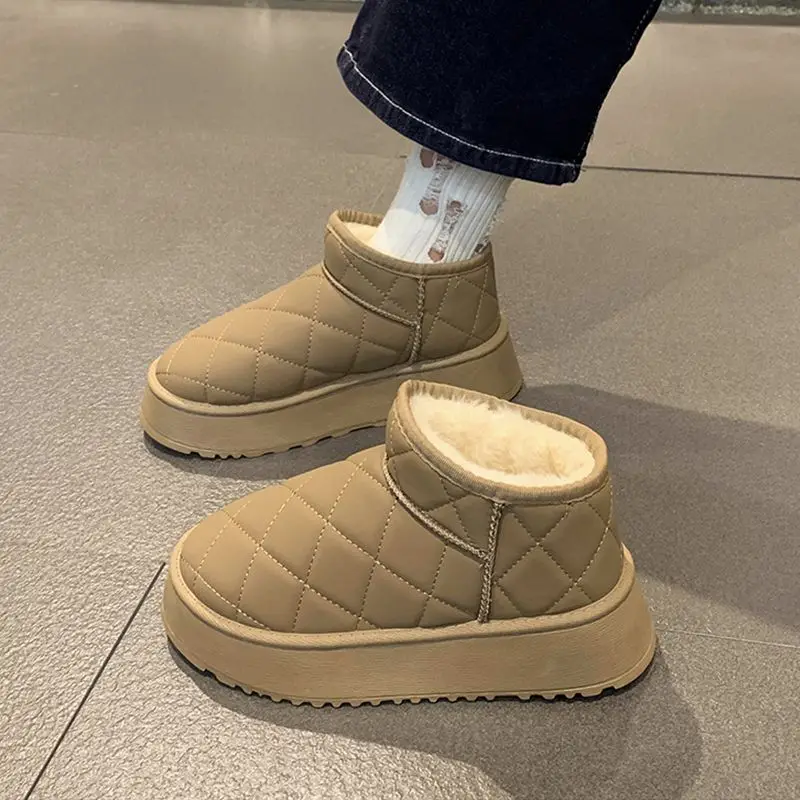 Plus Velvet Thickened Snow Boots Women's Outer Wear 2023 Winter Non-slip Warm Bread Shoes Cold-resistant Cotton Shoes
Plus Velvet Thickened Snow Boots Women's Outer Wear 2023 Winter Non-slip Warm Bread Shoes Cold-resistant Cotton Shoes