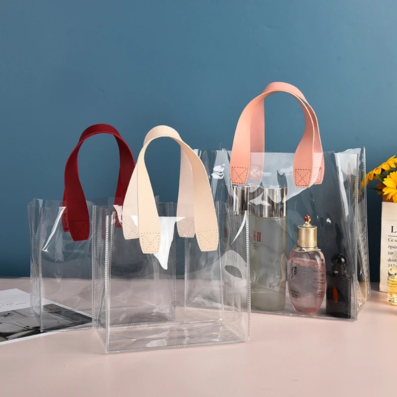 Transparent Casual Handbag Durable PVC Tote Bag Portable Outdoor Storage Bag Waterproof Shopping Tote Gift Tote Packaging
Transparent Casual Handbag Durable PVC Tote Bag Portable Outdoor Storage Bag Waterproof Shopping Tote Gift Tote Packaging