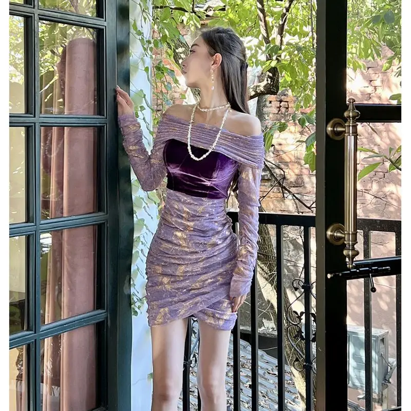Stylish and Trendy Bodycon Dress with Pleated Skirt, Zip Closure, Figure-Enhancing Design for Autumn and Winter, 2022
Stylish and Trendy Bodycon Dress with Pleated Skirt, Zip Closure, Figure-Enhancing Design for Autumn and Winter, 2022