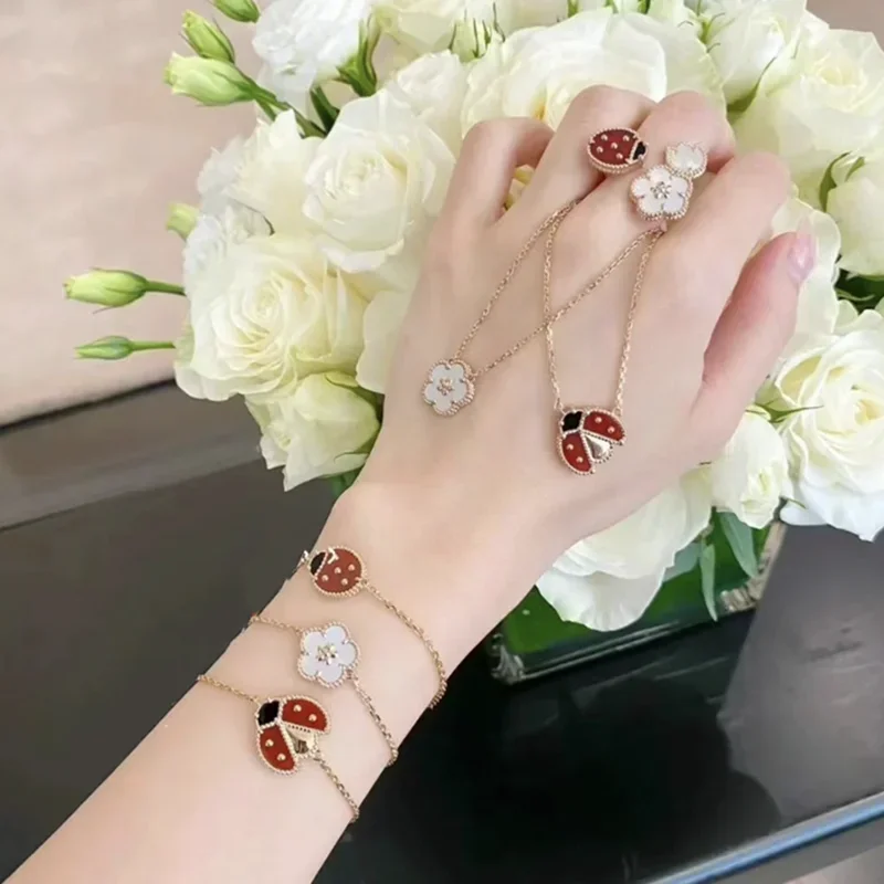 SFE 925 Sterling Silver High Quality Exquisite Seven Star Ladybug Bracelet Ladies Temperament Luxury Jewelry Gift To Friends
SFE 925 Sterling Silver High Quality Exquisite Seven Star Ladybug Bracelet Ladies Temperament Luxury Jewelry Gift To Friends