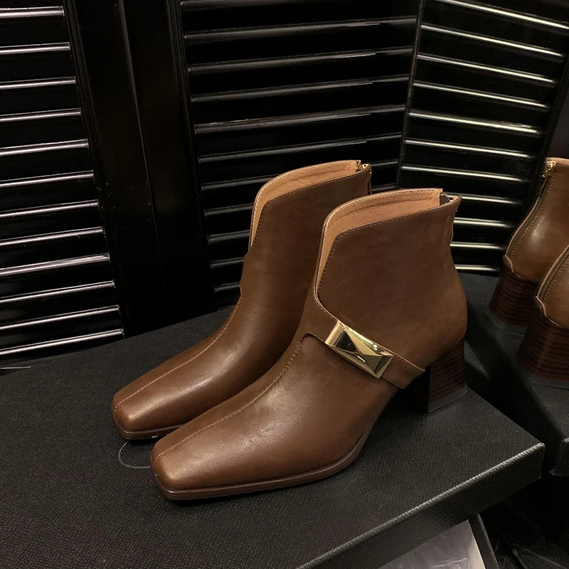 2023 new Autumn winter Women ankle boots natural leather 22-24.5cm cowhide+pigskin modern boots square toe back zip short boots
2023 new Autumn winter Women ankle boots natural leather 22-24.5cm cowhide+pigskin modern boots square toe back zip short boots