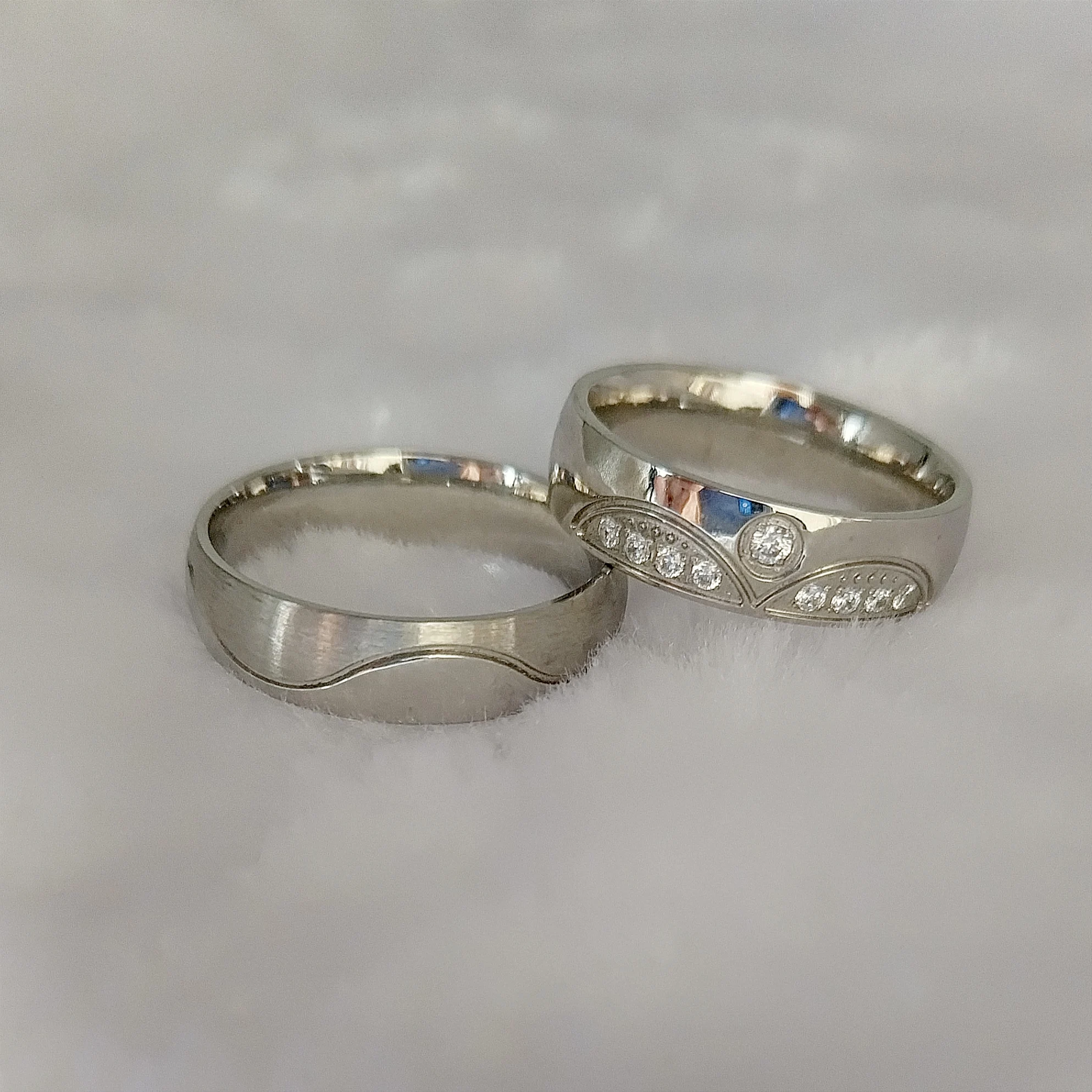 Waterproof Crown Wedding Rings for Women Set Stříbrné Prsteny 316l Surgical Titanium Stainless Steel Men Couple Jewelry No Fade
Waterproof Crown Wedding Rings for Women Set Stříbrné Prsteny 316l Surgical Titanium Stainless Steel Men Couple Jewelry No Fade