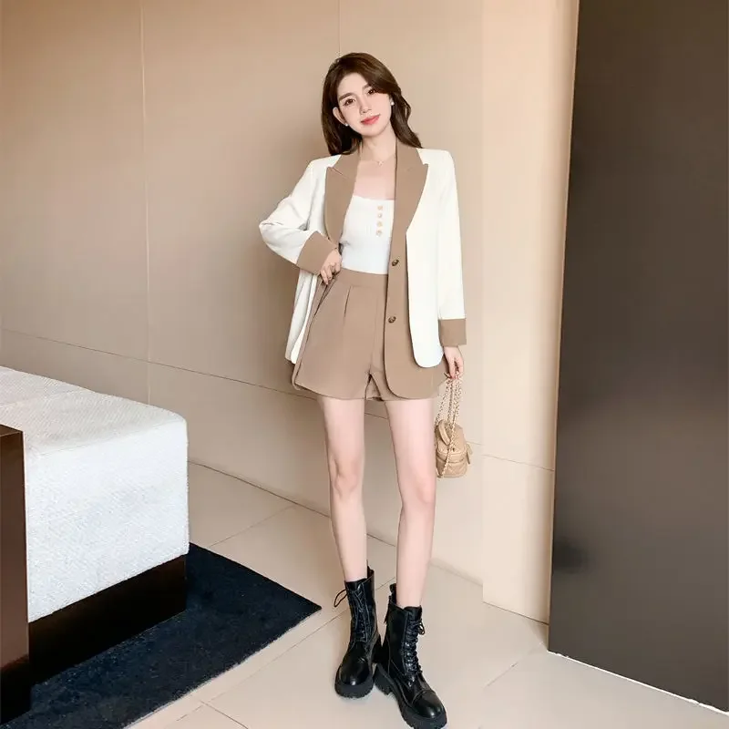 2023 spring and autumn new white high-end design sense small fragrance suit jacket female niche traf fake two-piece suit
2023 spring and autumn new white high-end design sense small fragrance suit jacket female niche traf fake two-piece suit
