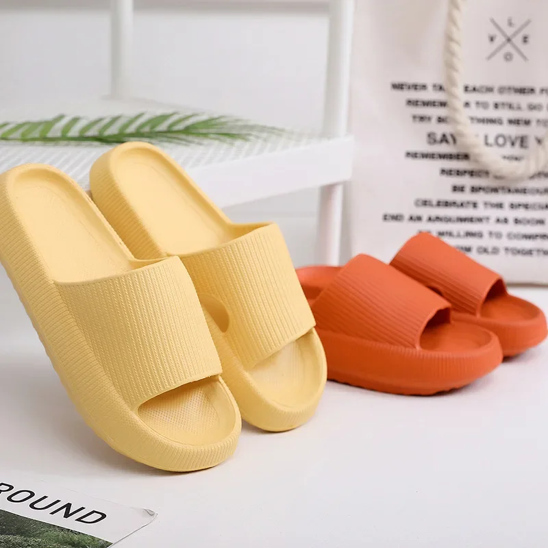 2022 Thick Platform Bathroom Home Slippers Cloud Slippers Women Soft Sole EVA Indoor Slides Sandals Summer Non-slip Flip Flops
2022 Thick Platform Bathroom Home Slippers Cloud Slippers Women Soft Sole EVA Indoor Slides Sandals Summer Non-slip Flip Flops