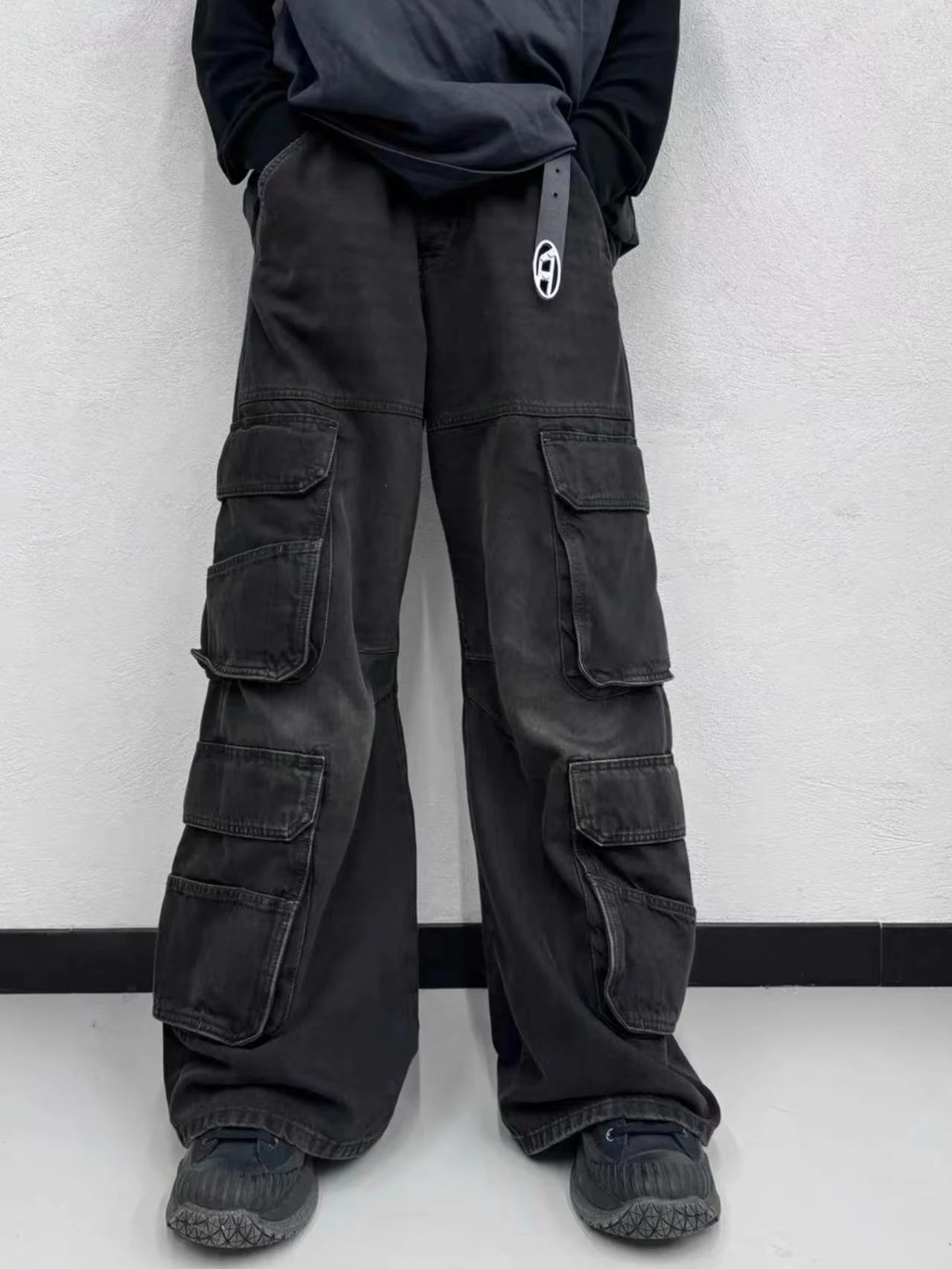 Design Cargo Pants Multi-Pocket Loose Fit Wide Leg Casual Unisex High Waist Jeans Trendy Streetwear Durable Versatile
Design Cargo Pants Multi-Pocket Loose Fit Wide Leg Casual Unisex High Waist Jeans Trendy Streetwear Durable Versatile