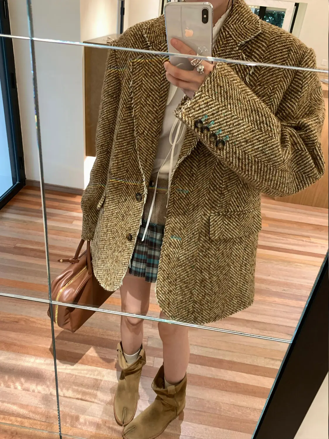 French Retro Temperament High-End Sense Versatile Chic Casual Melard Light Luxury Single Breasted Suit Jacket Women High Quality
French Retro Temperament High-End Sense Versatile Chic Casual Melard Light Luxury Single Breasted Suit Jacket Women High Quality