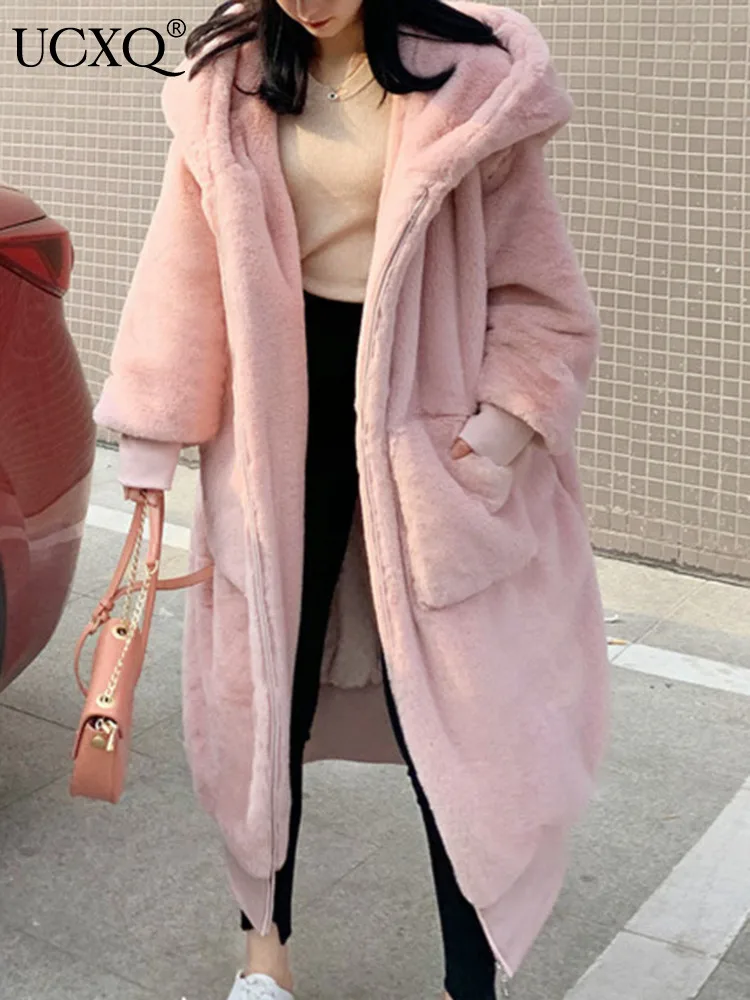 UCXQ Temperament Hooded Zipper Design Loose Faux Fur Overcoat For Women 2023 Autumn New Fashion Female Warm Lamb Wool Coats Tops
UCXQ Temperament Hooded Zipper Design Loose Faux Fur Overcoat For Women 2023 Autumn New Fashion Female Warm Lamb Wool Coats Tops