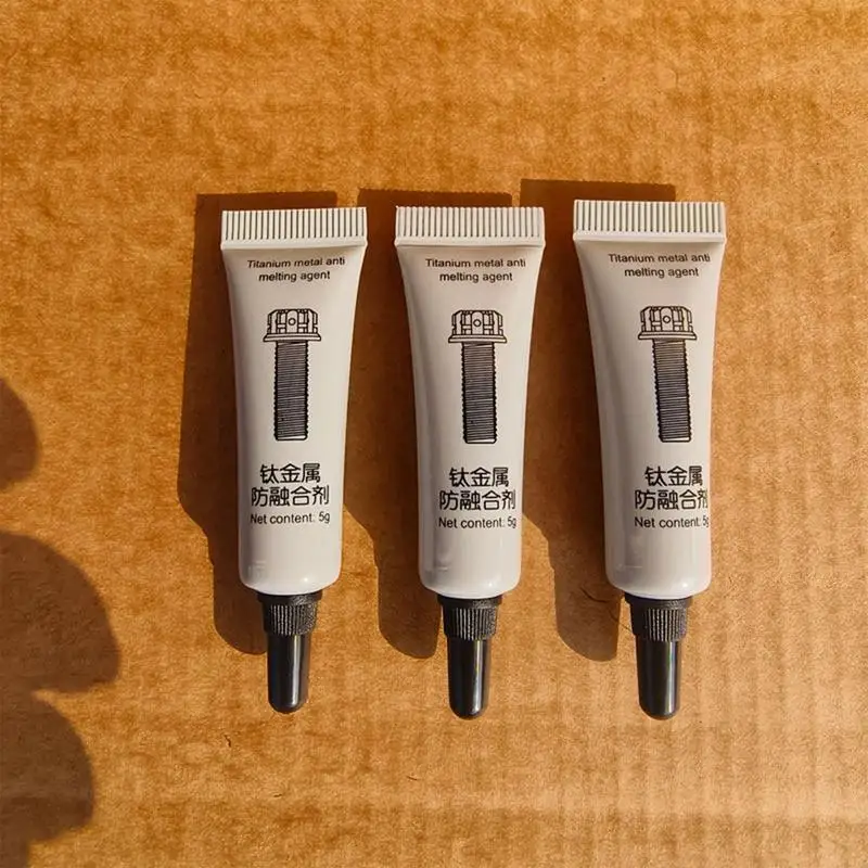High Temperature Grease High Strength Titanium Metal Solvent Waterproof High Temperature Resistant Grease For Reduce Friction
High Temperature Grease High Strength Titanium Metal Solvent Waterproof High Temperature Resistant Grease For Reduce Friction