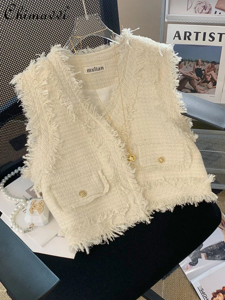 Spring 2024 French Elegant Fashion Tassel Woven Sleeveless V-neck Buttons Waistcoat Tweed Vest Women Tank Tops Outerwear Jacket
Spring 2024 French Elegant Fashion Tassel Woven Sleeveless V-neck Buttons Waistcoat Tweed Vest Women Tank Tops Outerwear Jacket