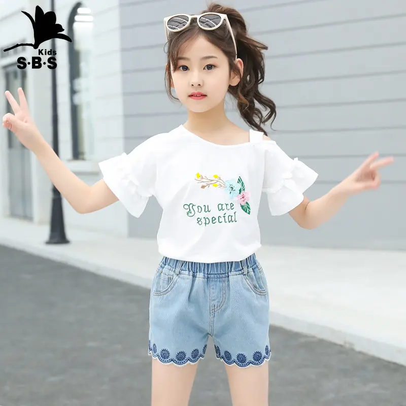 Girls' suit 2023 new children's clothing children's summer denim shorts T-shirt fashionable 2-piece set
Girls' suit 2023 new children's clothing children's summer denim shorts T-shirt fashionable 2-piece set