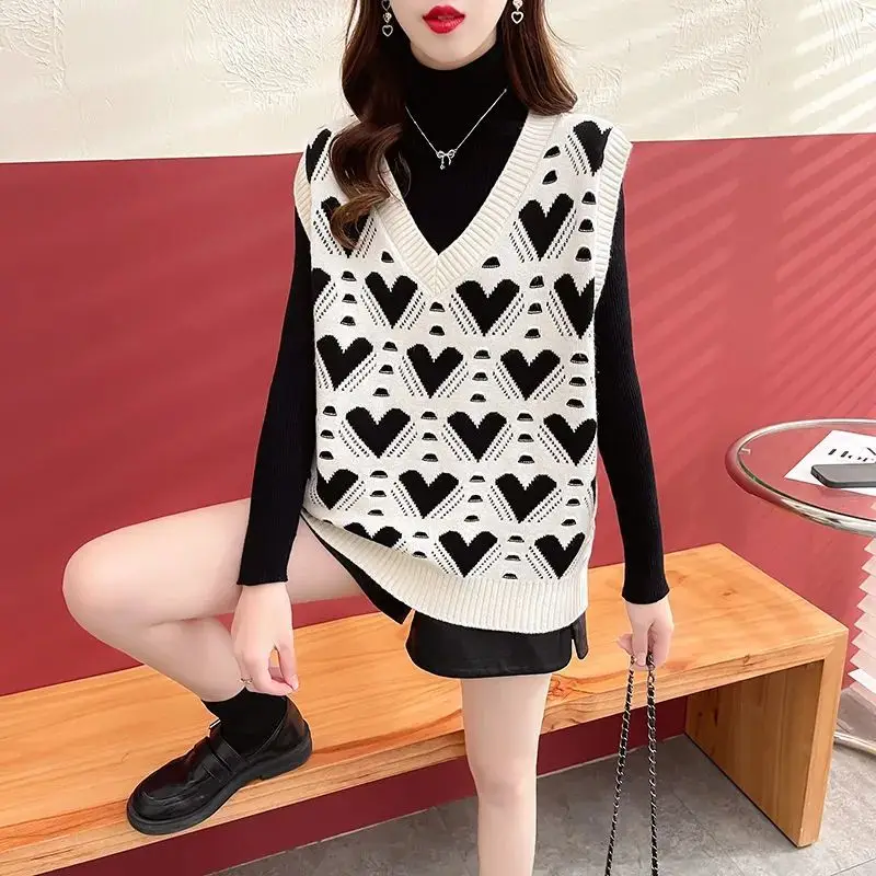 

Knitted Peach Heart Vest for Women All-Match Spring 2024 New Design Sense College Style Western Outer Sweater Fashion