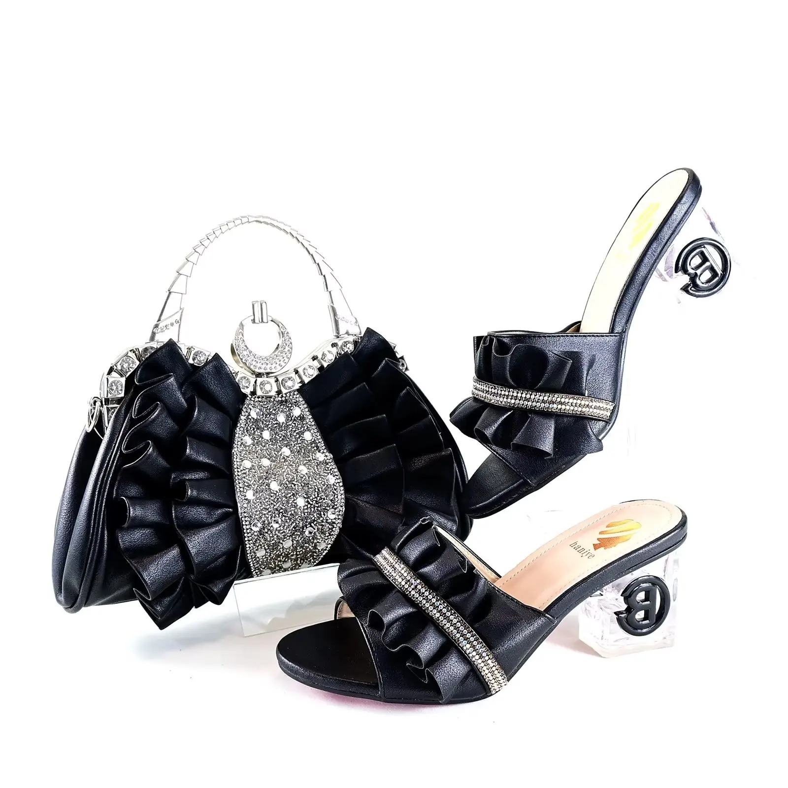 2024 Trendy Black Color Pointed Toe Pumps And Metal Chain Lock Tote Bag Sophisticated Tassel For Ladies Party
2024 Trendy Black Color Pointed Toe Pumps And Metal Chain Lock Tote Bag Sophisticated Tassel For Ladies Party