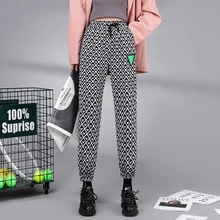 Estceque 2022 Spring Casual Pants Women New European Style Green Plaid High Waist Slim Pockets Harem Trousers Female Sweatpants
Estceque 2022 Spring Casual Pants Women New European Style Green Plaid High Waist Slim Pockets Harem Trousers Female Sweatpants