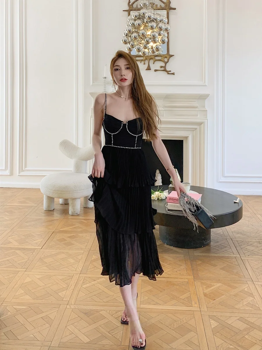Handmade Diamond Sexy Open Back Strap Dress for Women's High Waist Slim Pure Desire Cake Pleated Holiday Dress
Handmade Diamond Sexy Open Back Strap Dress for Women's High Waist Slim Pure Desire Cake Pleated Holiday Dress
