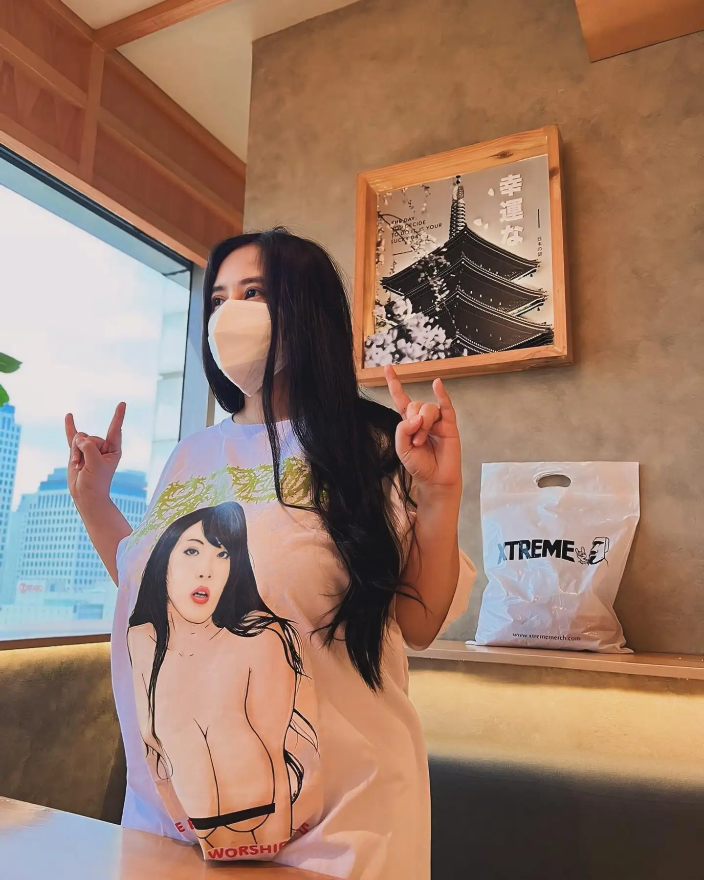 Japanese niche unique loose hot girl top summer design personalized letter cartoon large pattern printing heavy versatile top
Japanese niche unique loose hot girl top summer design personalized letter cartoon large pattern printing heavy versatile top