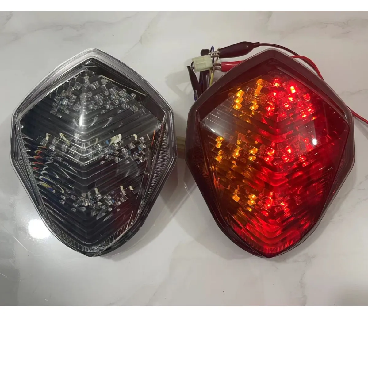 LED Tail Light Integrated Turn Signal For Suzuki GSX-R1000 GSXR1000 K3 2003 2004 Motorcycle Accessories Rear Brake Light
LED Tail Light Integrated Turn Signal For Suzuki GSX-R1000 GSXR1000 K3 2003 2004 Motorcycle Accessories Rear Brake Light