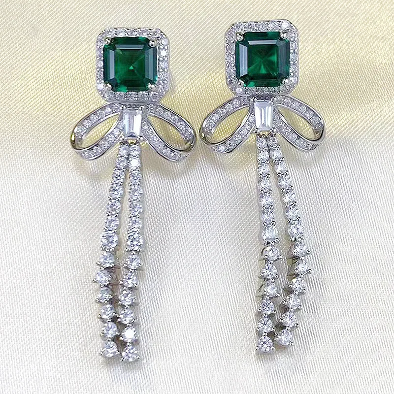 2023 New S925 Silver 7 * 7mm Simulated Emerald Earrings for Women, Simple and Fashionable, Hot Selling in Europe America
2023 New S925 Silver 7 * 7mm Simulated Emerald Earrings for Women, Simple and Fashionable, Hot Selling in Europe America
