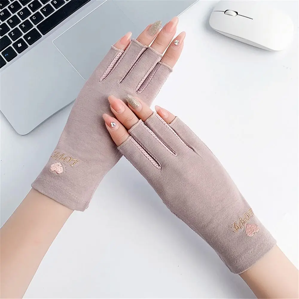Women Summer Non-Slip Solid Color Half Finger Gloves Short Mittens Fingerless Gloves Sunscreen Gloves
Women Summer Non-Slip Solid Color Half Finger Gloves Short Mittens Fingerless Gloves Sunscreen Gloves