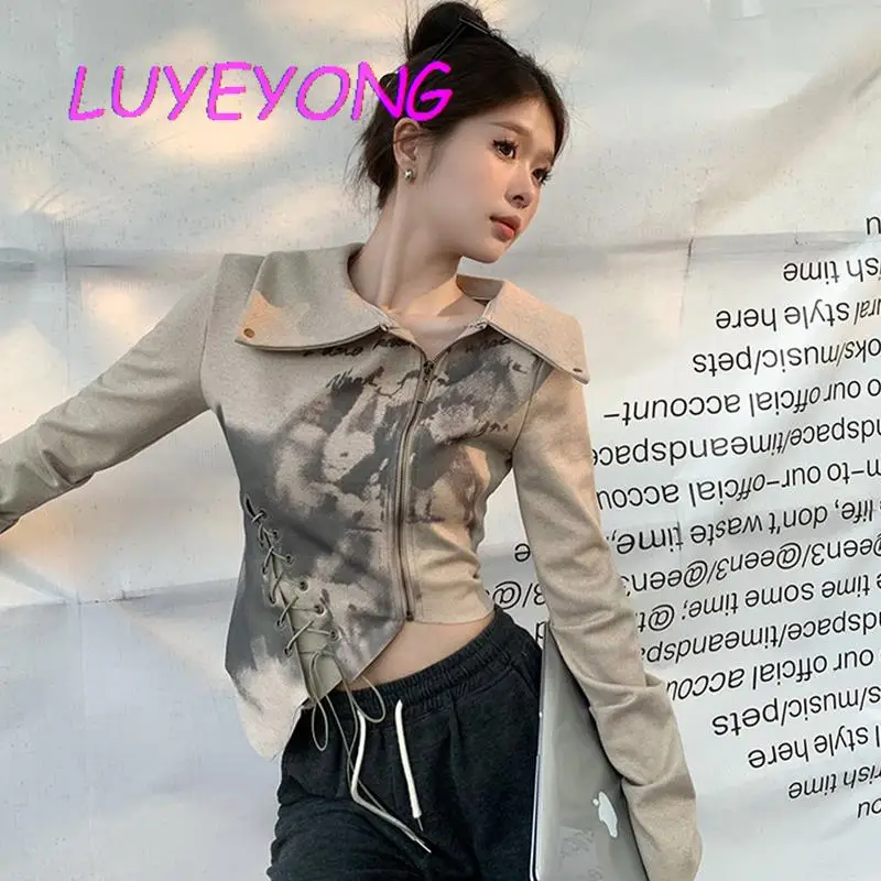 Women Street Sweatshirt Short Irregular Zip Up Sweatshirts 2023 Spring Lady Lace Up POLO Collar Long Sleeve Printed Casual Tops
Women Street Sweatshirt Short Irregular Zip Up Sweatshirts 2023 Spring Lady Lace Up POLO Collar Long Sleeve Printed Casual Tops