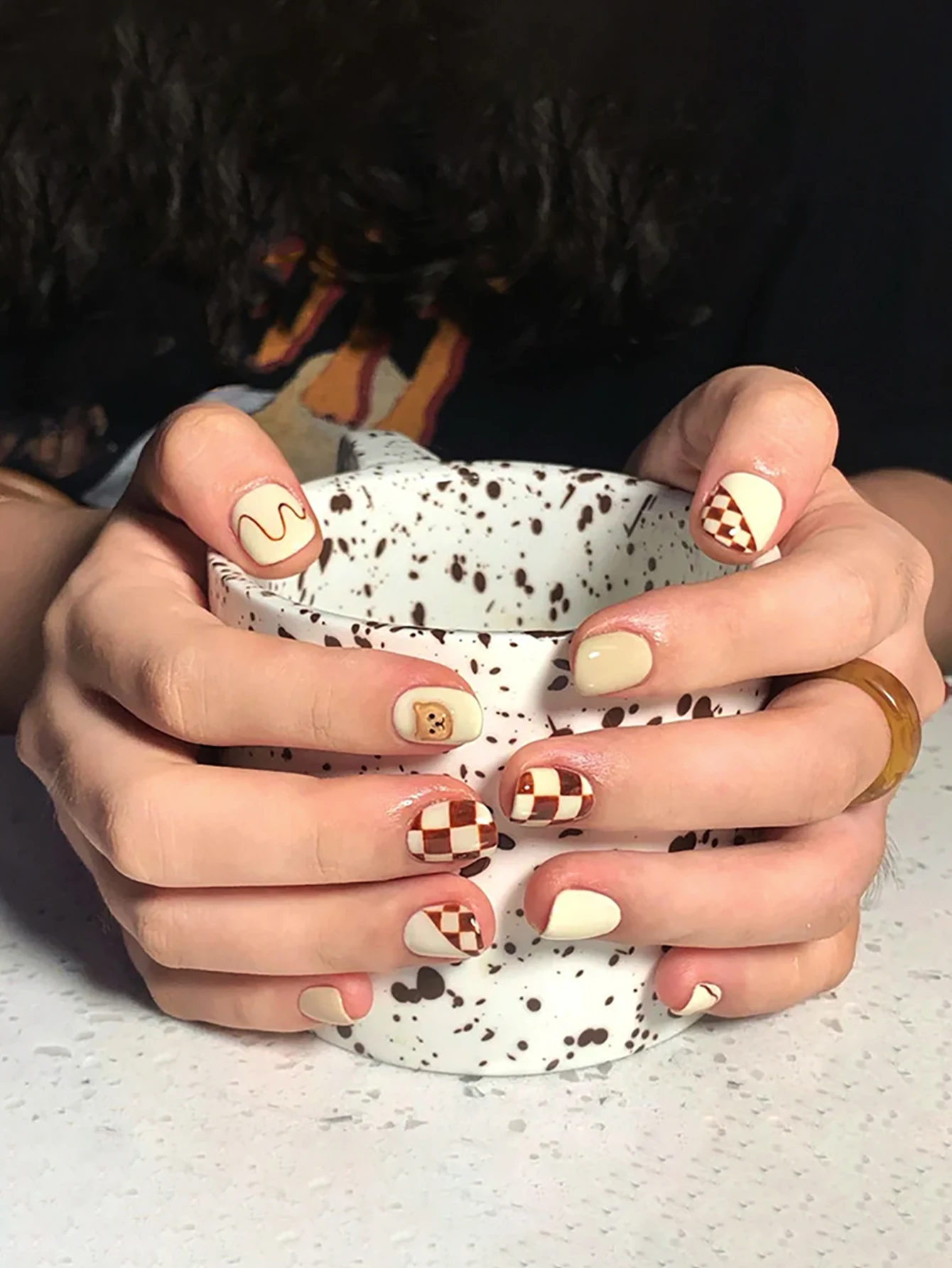 Cartoon Bear Printed Checkerboard Fake Nails with Harmless and Smooth Edge Nails for Women and Girl Nail Salon
Cartoon Bear Printed Checkerboard Fake Nails with Harmless and Smooth Edge Nails for Women and Girl Nail Salon