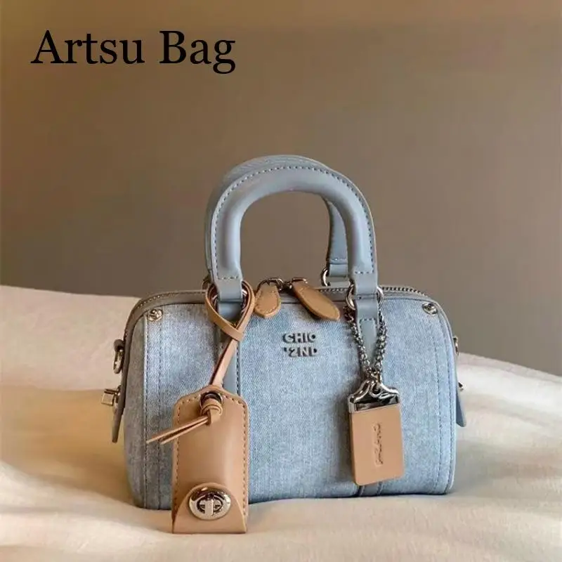 Pillow Bag Women's Versatile Hand-Held Shoulder Crossbody Bag Summer Fashion Trend Blue Bucket Handbag
Pillow Bag Women's Versatile Hand-Held Shoulder Crossbody Bag Summer Fashion Trend Blue Bucket Handbag