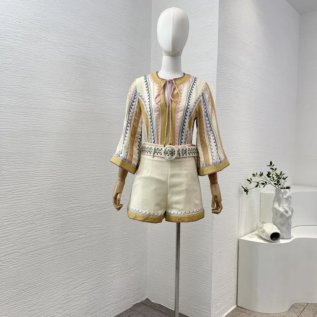 2024 New High Quality Golden Apricot Pink Striped Floral Print Long Sleeve Blouse Tops and Shorts Set
2024 New High Quality Golden Apricot Pink Striped Floral Print Long Sleeve Blouse Tops and Shorts Set