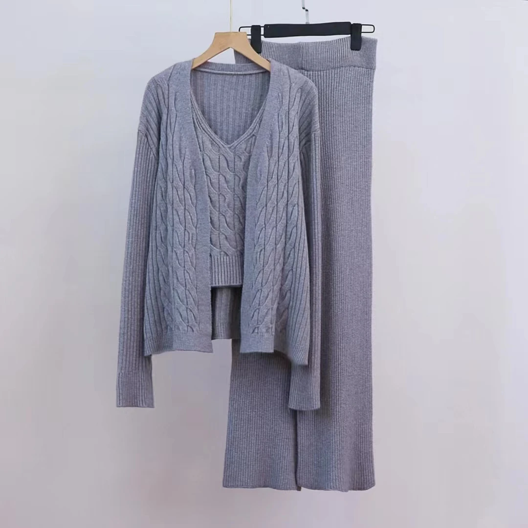 2023 autumn and winter new high-quality women's knitted sweater three-piece suit women's waist elastic cardigan
2023 autumn and winter new high-quality women's knitted sweater three-piece suit women's waist elastic cardigan