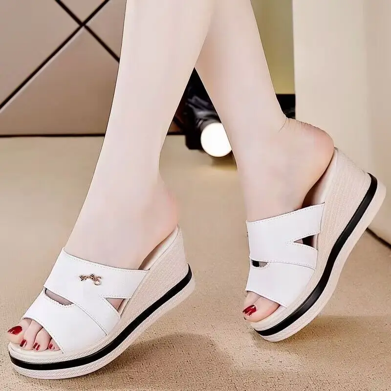 Роскошные летние новые женские тапочки на высоком каблуке 2024, Молодежные дышащие и Нескользящие Универсальные высококачественные легкие Тапочки
Роскошные летние новые женские тапочки на высоком каблуке 2024, Молодежные дышащие и Нескользящие Универсальные высококачественные легкие Тапочки