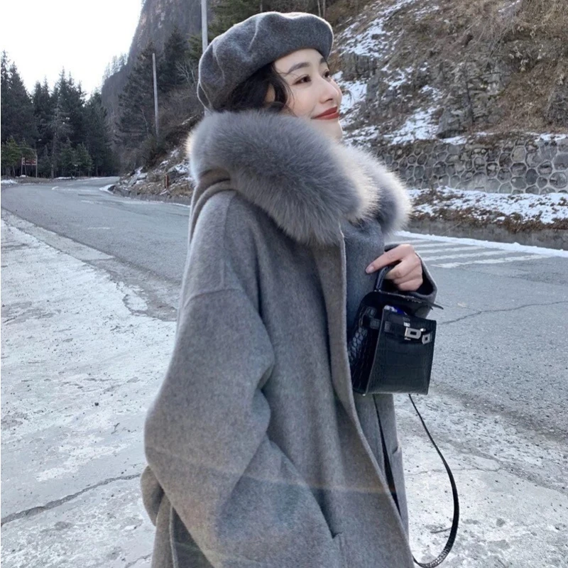 Модный корейский воротник из лисьего меха теплая меховая куртка шерстяной тренчкот с поясом двустороннее кашемировое пальто шерстяное пальто средней длины Zm1394
Модный корейский воротник из лисьего меха теплая меховая куртка шерстяной тренчкот с поясом двустороннее кашемировое пальто шерстяное пальто средней длины Zm1394