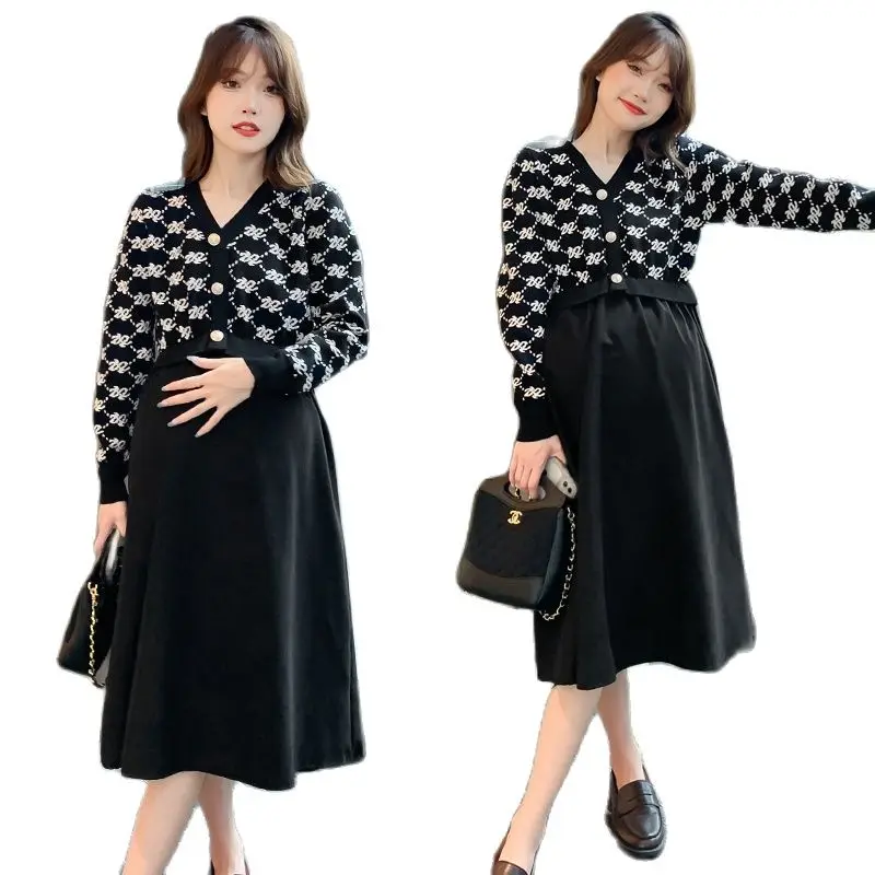 Winter Autumn New Pregnant Women Dress Long Sleeves Knee Length V-neck 2022 Maternity Fashion Black Dress
Winter Autumn New Pregnant Women Dress Long Sleeves Knee Length V-neck 2022 Maternity Fashion Black Dress