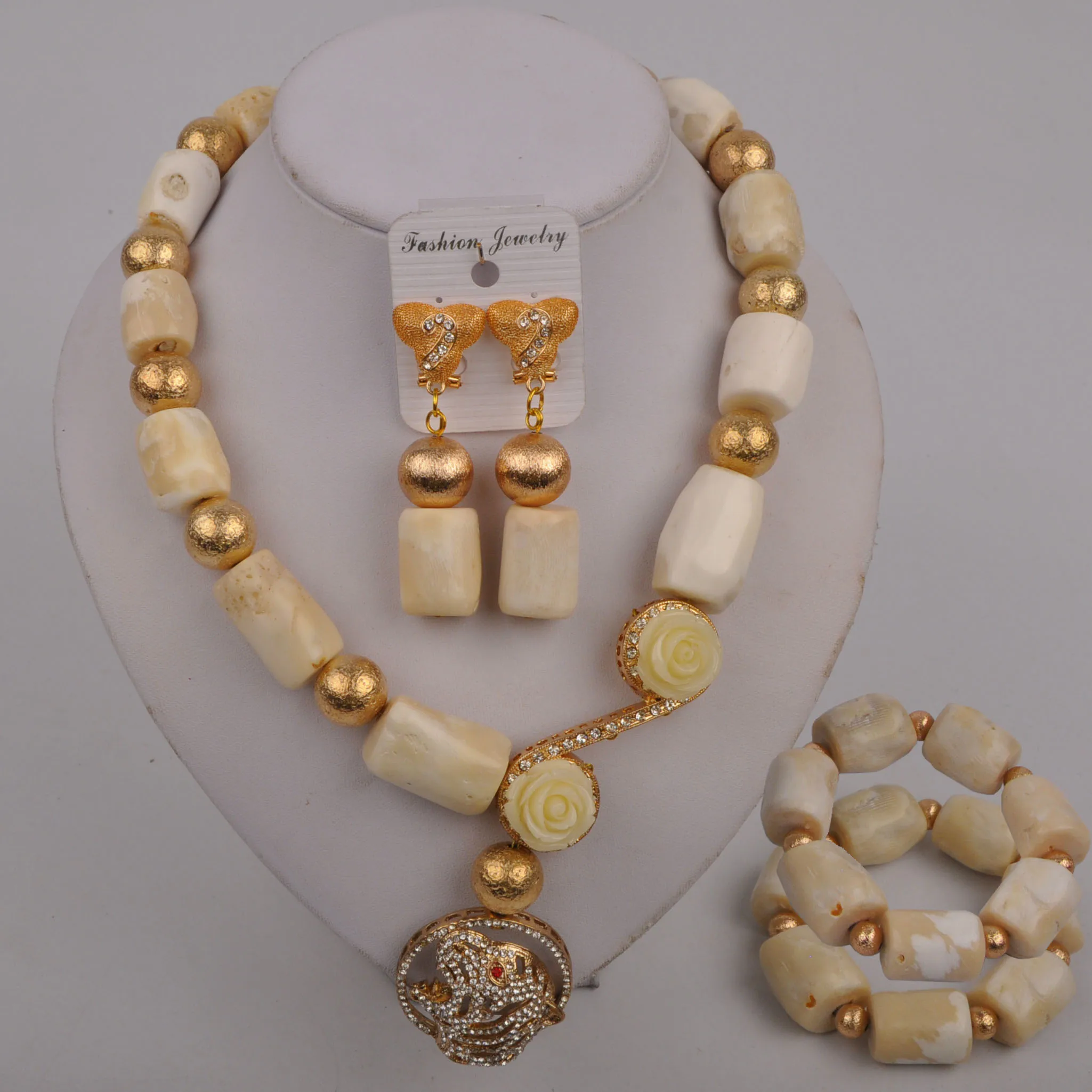 Fashion Nigerian Wedding Coral Beads Costume Necklace African Coral Jewelry Set for Women
Fashion Nigerian Wedding Coral Beads Costume Necklace African Coral Jewelry Set for Women