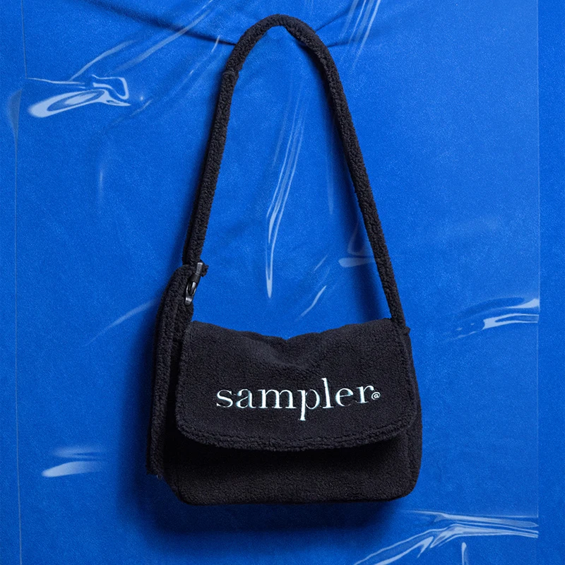 Autumn and Winter New Leisure Lamb Fleece Color Contrast Letter Embroidery Wool Postman Bag Large Capacity Women's Bags Saddle
Autumn and Winter New Leisure Lamb Fleece Color Contrast Letter Embroidery Wool Postman Bag Large Capacity Women's Bags Saddle