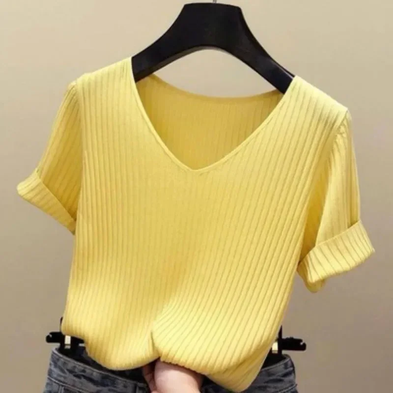 

2024 New Summer V-neck Knitted Sweater Women's Short Sleeves Jumpers Pullovers Casual Slim Fit Knitwear Bottoming Shirt