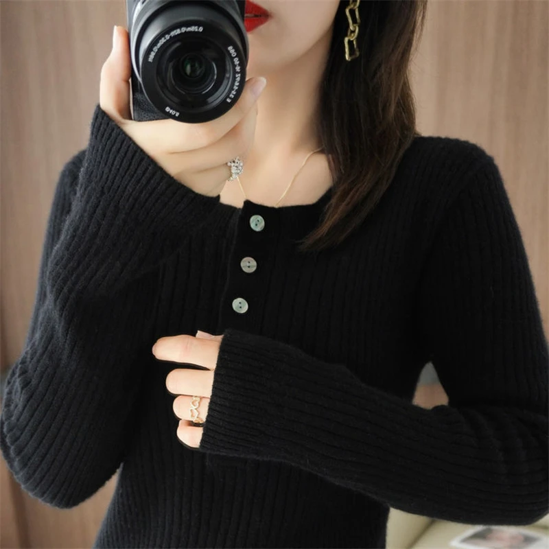 Simple Korean Style Thicken Warm All Match Basic Knitted Sweater Women Casual Buttons Solid Slim Long Sleeve Top Female Clothing
Simple Korean Style Thicken Warm All Match Basic Knitted Sweater Women Casual Buttons Solid Slim Long Sleeve Top Female Clothing