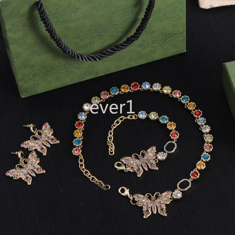 2024 New Vintage Style Cutting Crystal Inlaid Butterfly Pendant Necklace Bracelet Earrings Three Piece Set
2024 New Vintage Style Cutting Crystal Inlaid Butterfly Pendant Necklace Bracelet Earrings Three Piece Set