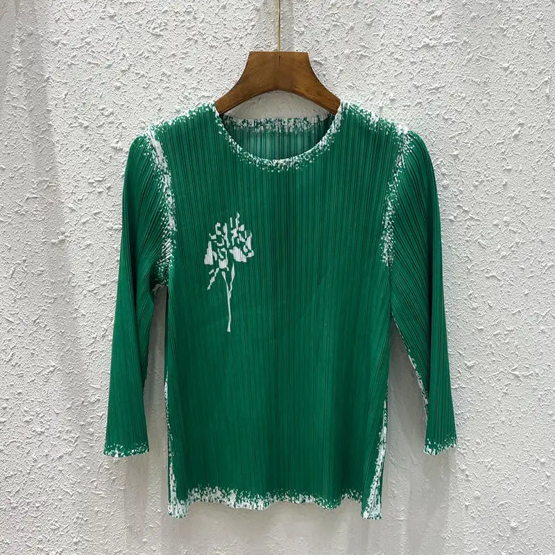 Pleated Top Women's retro temperament clothes 2022 new oversized long-sleeve T-shirt 
Pleated Top Women's retro temperament clothes 2022 new oversized long-sleeve T-shirt