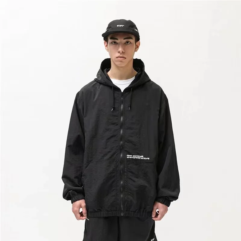 Japanese Brand WTAPS Mens Autumn Winter Hooded Jackets Mens Casual Loose Waterproof Nylon Coats Street Outdoor Functional Coat
Japanese Brand WTAPS Mens Autumn Winter Hooded Jackets Mens Casual Loose Waterproof Nylon Coats Street Outdoor Functional Coat