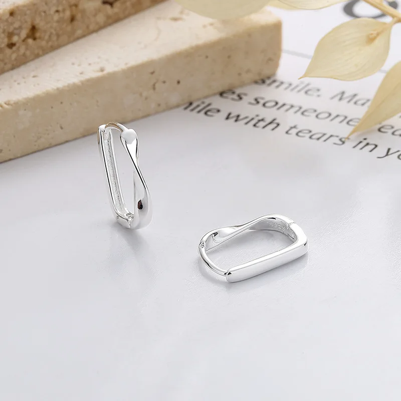 

2024 S925 sterling silver The cold wind twists the geometric lines, the square circle is niche and versatile