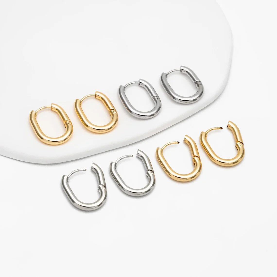 2pcs Gold/ Silver Dangle Minimalist Huggies Earring 20x16mm 18K Gold Plated Stainless Steel For Huggie Earrings Supply Jewelry A
2pcs Gold/ Silver Dangle Minimalist Huggies Earring 20x16mm 18K Gold Plated Stainless Steel For Huggie Earrings Supply Jewelry A
