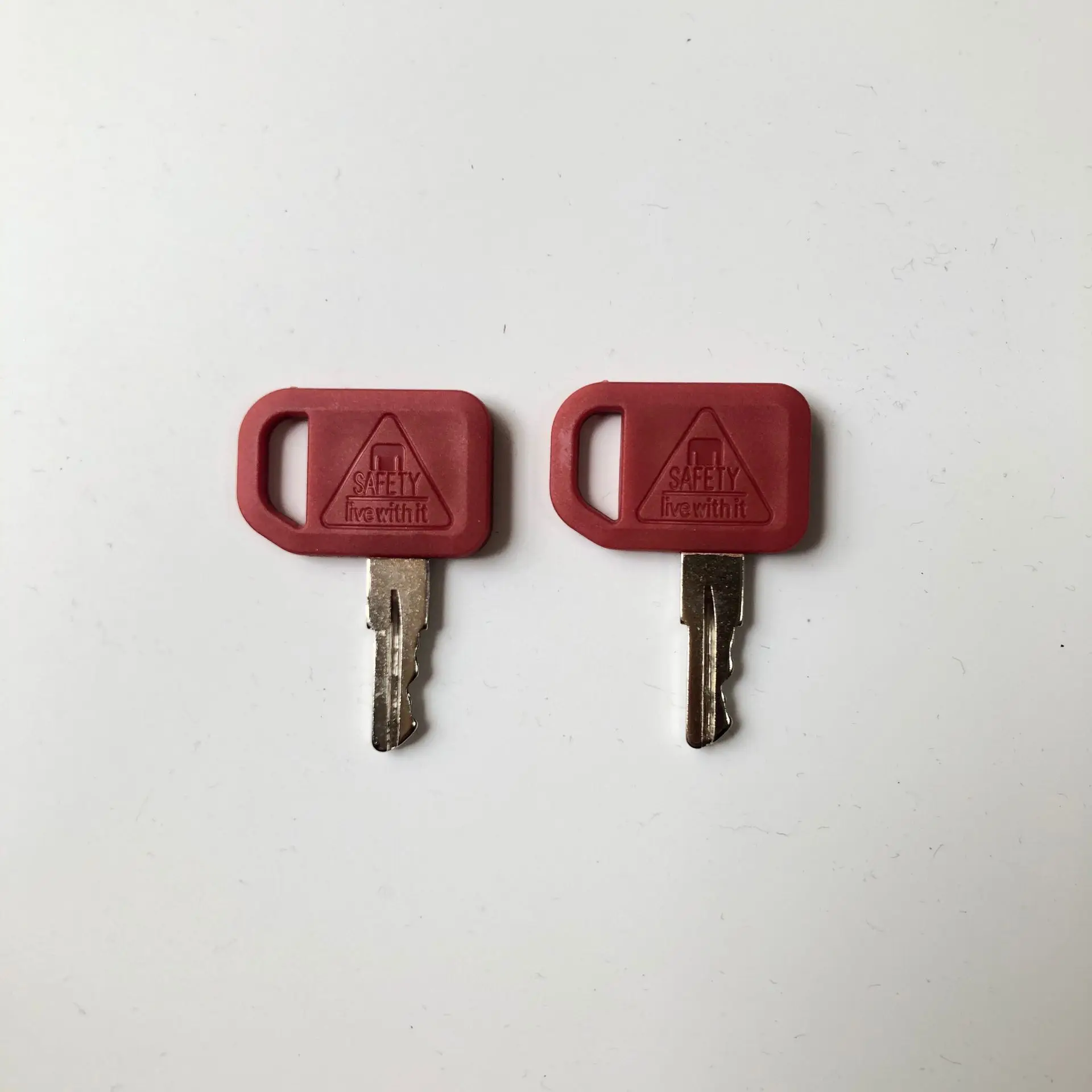 2 шт. JDR Key AR51481 AT195302 для экскаватора John Deere, грейдер, бульдозер, погрузчик с бортовым поворотом 600
2 шт. JDR Key AR51481 AT195302 для экскаватора John Deere, грейдер, бульдозер, погрузчик с бортовым поворотом 600