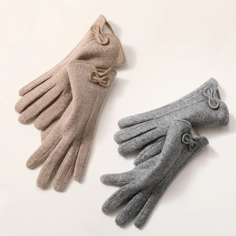 2pcs Women's Winter Cashmere Touch Screen Warm Gloves Outdoor Riding Plus Velvet Full Finger Leather Bow Wool Embroidery Gloves
2pcs Women's Winter Cashmere Touch Screen Warm Gloves Outdoor Riding Plus Velvet Full Finger Leather Bow Wool Embroidery Gloves