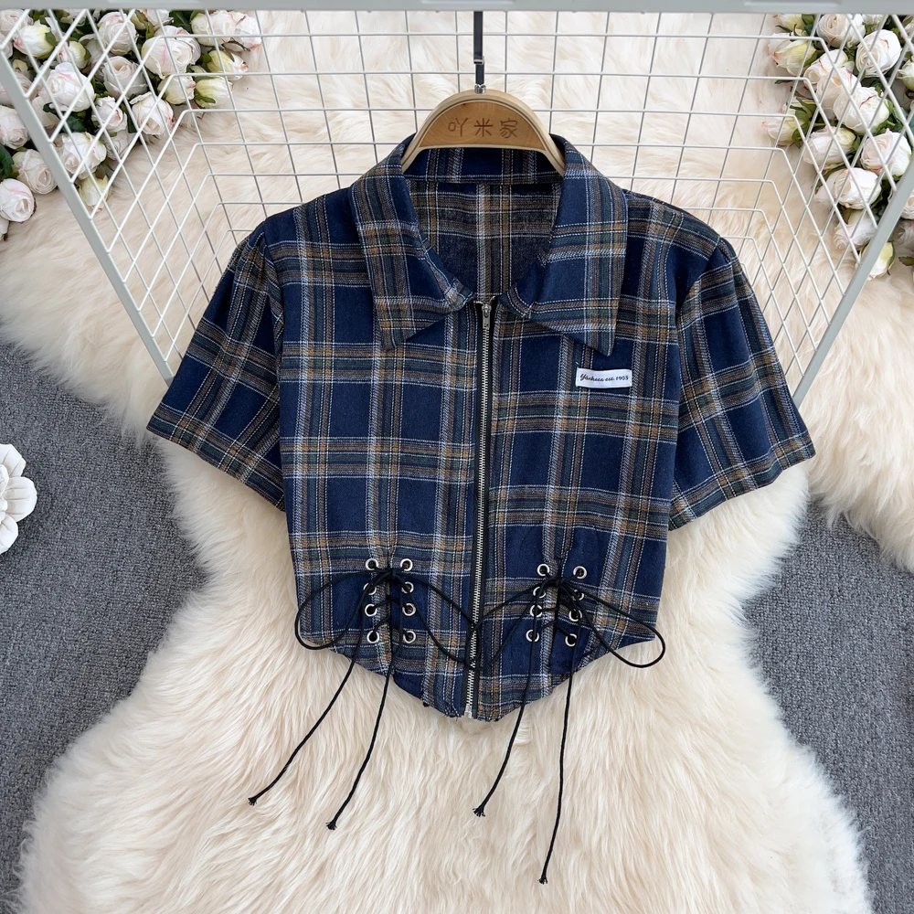 Retro Spice Sexy Waist-revealing Button-up Short-sleeved Plaid Shirt with Zip Ties and a Short Belly-button Top
Retro Spice Sexy Waist-revealing Button-up Short-sleeved Plaid Shirt with Zip Ties and a Short Belly-button Top