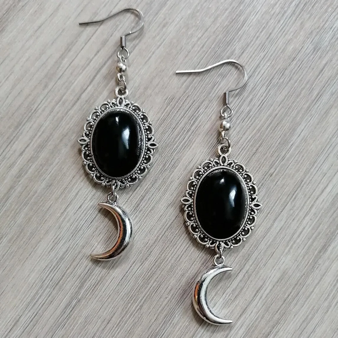 Gothic Black Cameo Carved Earrings Women Pagan Witch Jewelry Accessories Vintage Moon Pentagram Black Relief Pendant Ear Hooks
Gothic Black Cameo Carved Earrings Women Pagan Witch Jewelry Accessories Vintage Moon Pentagram Black Relief Pendant Ear Hooks