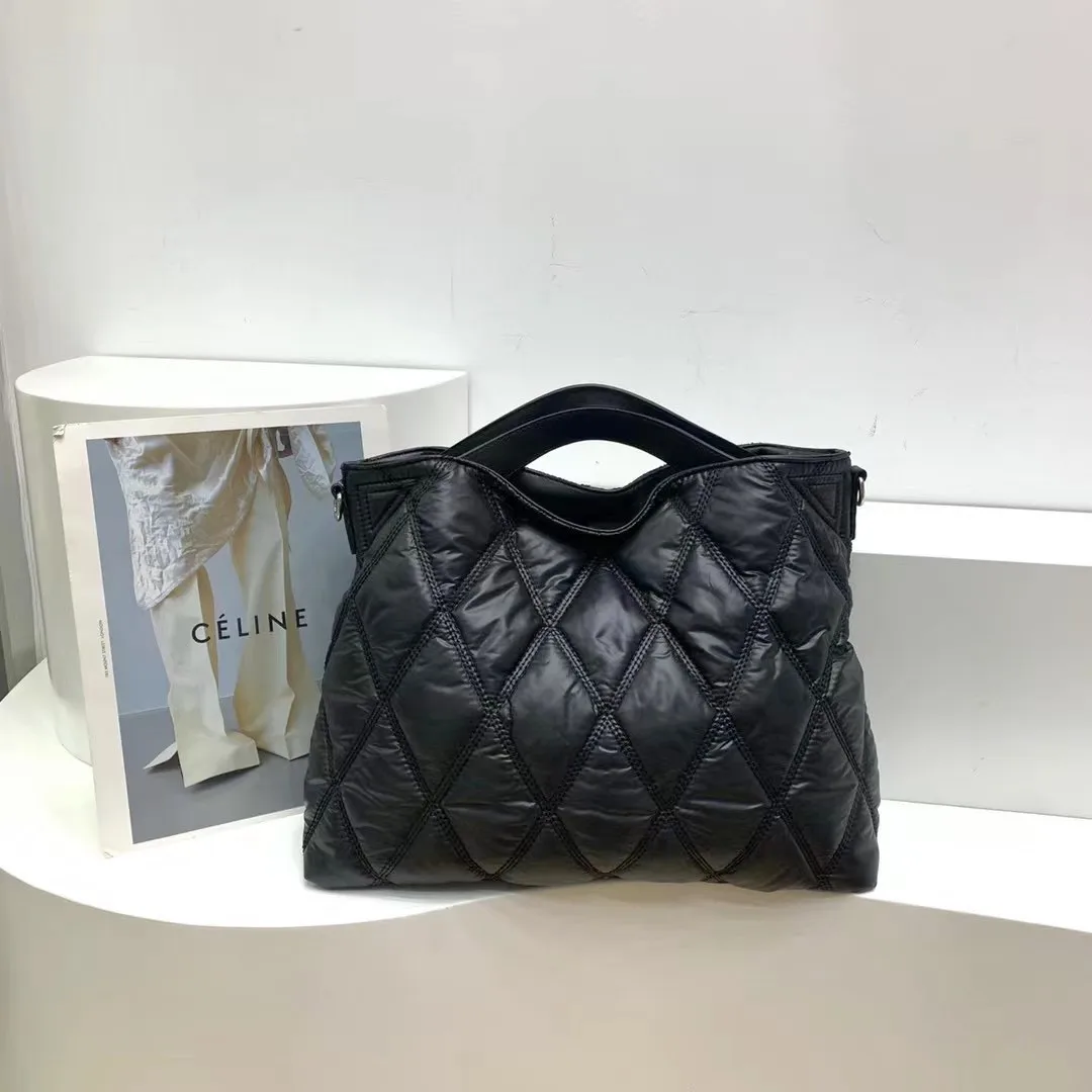 Luxury Down Quilted Women's Handbags Designer Cotton Padded Crossbody Bag Overlarge Space Tote Lingge Shoulder Bag Female Clutch
Luxury Down Quilted Women's Handbags Designer Cotton Padded Crossbody Bag Overlarge Space Tote Lingge Shoulder Bag Female Clutch