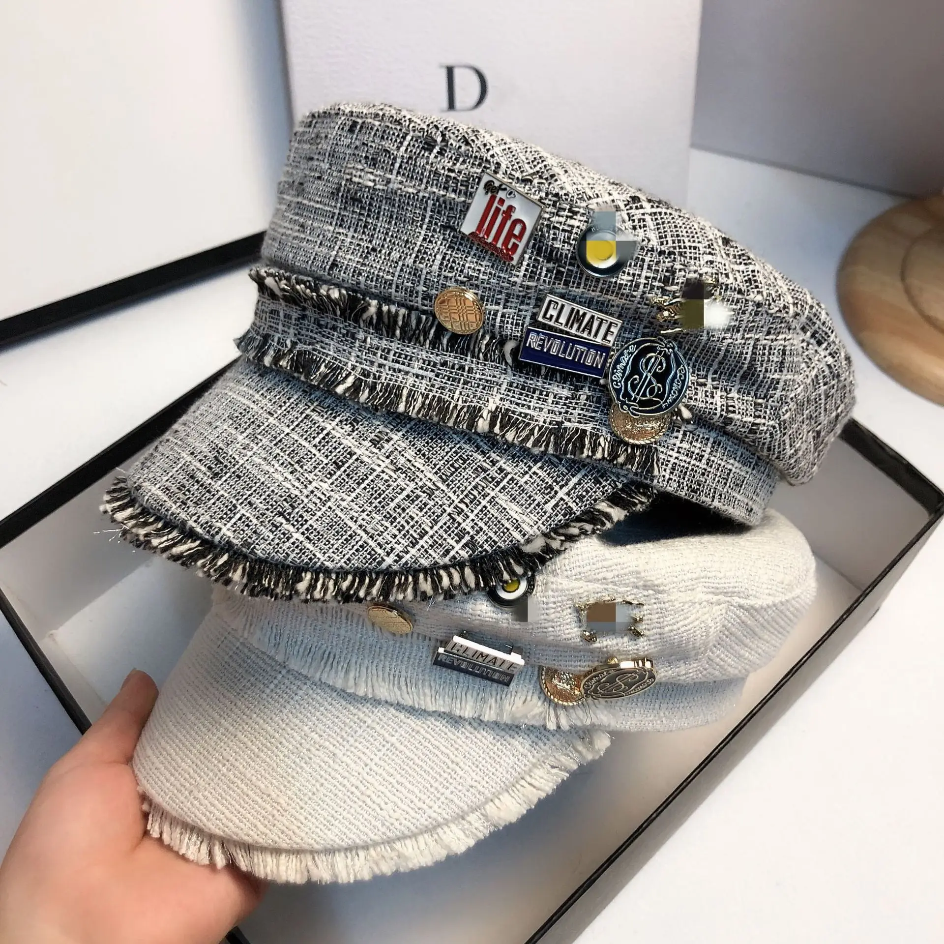 Новая Осенняя Женская восьмиугольная шапка в клетку из хлопка с прямым верхом и металлической кисточкой темно-синие Шапки