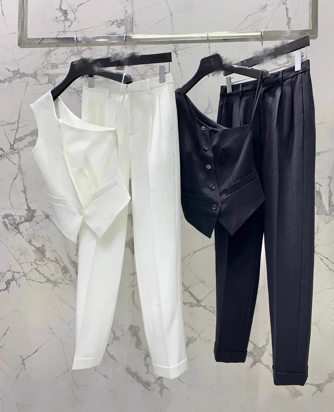 Женский летний пикантный костюм, повседневный топ на одно плечо, футболка с брюками, женские шикарные комплекты, 2 цвета, 2024