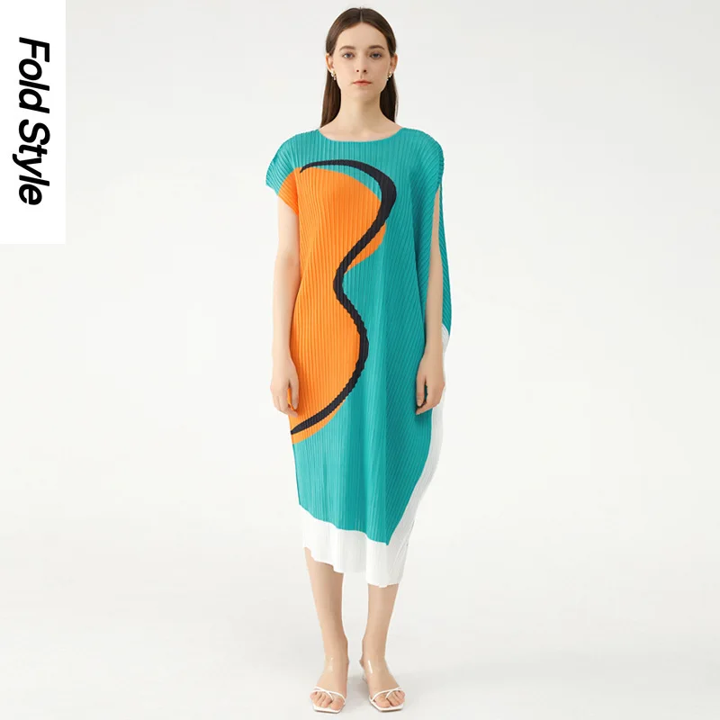 2024 Summer Women's New Round Neck Casual Style Touch Color Printing Temperament Fashion Mid Length Slim Fit Pleated Dress
2024 Summer Women's New Round Neck Casual Style Touch Color Printing Temperament Fashion Mid Length Slim Fit Pleated Dress